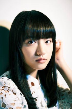 バツグンの透明感 最旬女優 清原果耶を撮り下ろし 黒髪と意志の強い瞳に射抜かれる 最新の映画ニュースならmovie Walker Press