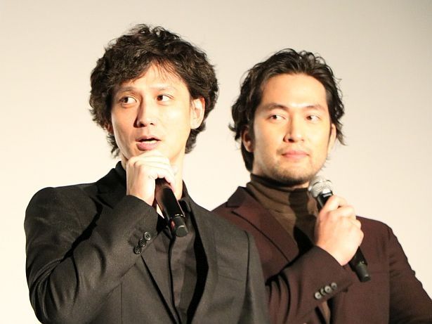 長編映画初主演を務めた阿部進之介(右)とテレビ番組の出演でも話題を集めている安藤政信(左)