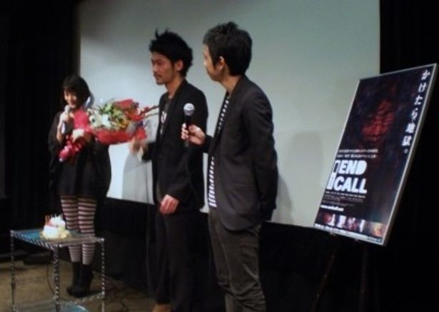 【写真】翌日26歳の誕生日を迎える臼田あさ美に花束とケーキがプレゼントされた