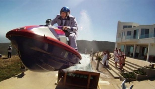 伝説のおバカ映画『ジャッカス 3D』は2011年に日本で公開予定