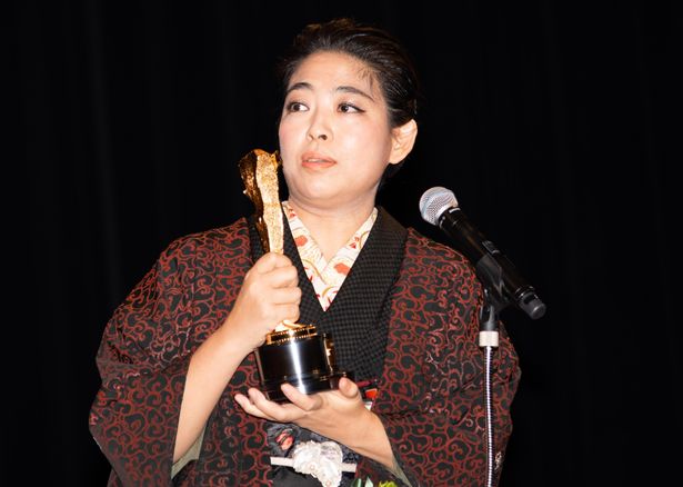 特別賞を受賞した樹木希林さんに代わり、娘の内田也哉子が出席。亡き母との思い出を語った