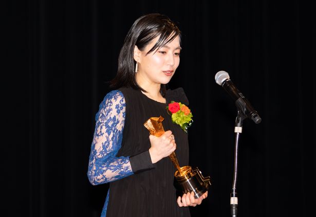 『菊とギロチン』と『鈴木家の嘘』で新人女優賞を受賞した木竜麻生