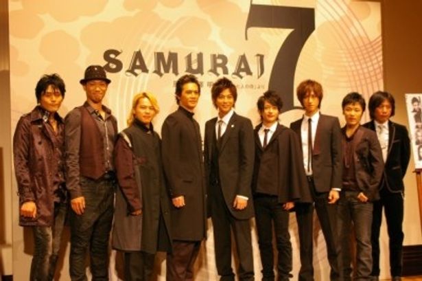 「SAMURAI 7」の製作発表に出席した、左から高橋広樹、住谷正樹、中川晃教、加藤雅也、三浦翔平、西島隆弘、相葉弘樹、橘大五郎、岡村俊一