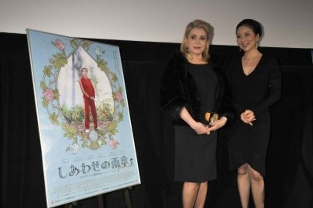 東京国際映画祭公開記念イベントに登場した、左からカトリーヌ・ドヌーヴ、真矢みき