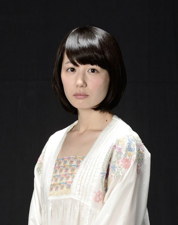 『風に濡れた女』の中谷仁美は、虐待された小学生のままのハル役を演じる