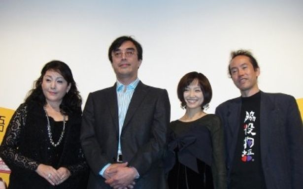 初日舞台挨拶に登壇した、左から、松坂慶子、益岡徹、永作博美、緒方篤監督