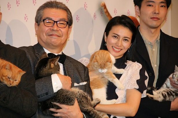 『ねことじいちゃん』の初日舞台挨拶に登壇した立川志の輔と柴咲コウ