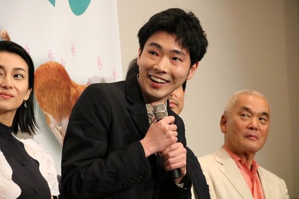 若村健太郎役の柄本佑