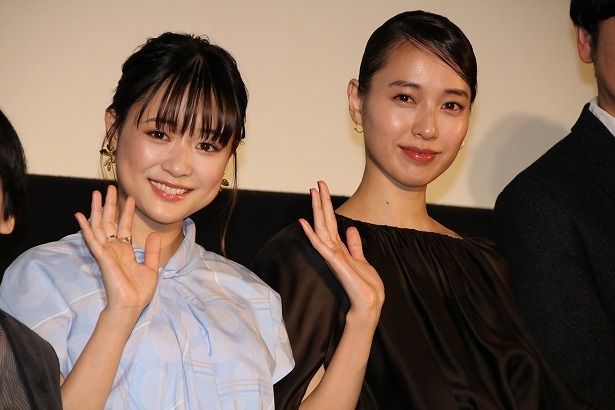 『あの日のオルガン』の公開記念舞台挨拶に登壇した戸田恵梨香と大原櫻子