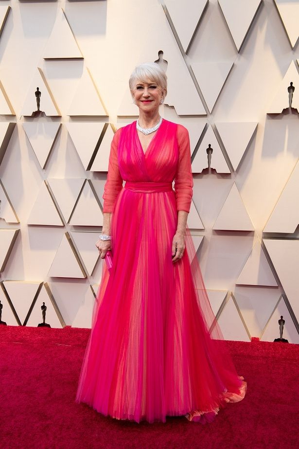ヘレン・ミレンは、上品なピンクのドレス姿を披露