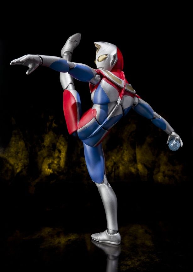 ダイナはアグレッシブなポージングがかっこいい！(「ULTRA-ACT ウルトラマンダイナ(フラッシュタイプ)」)