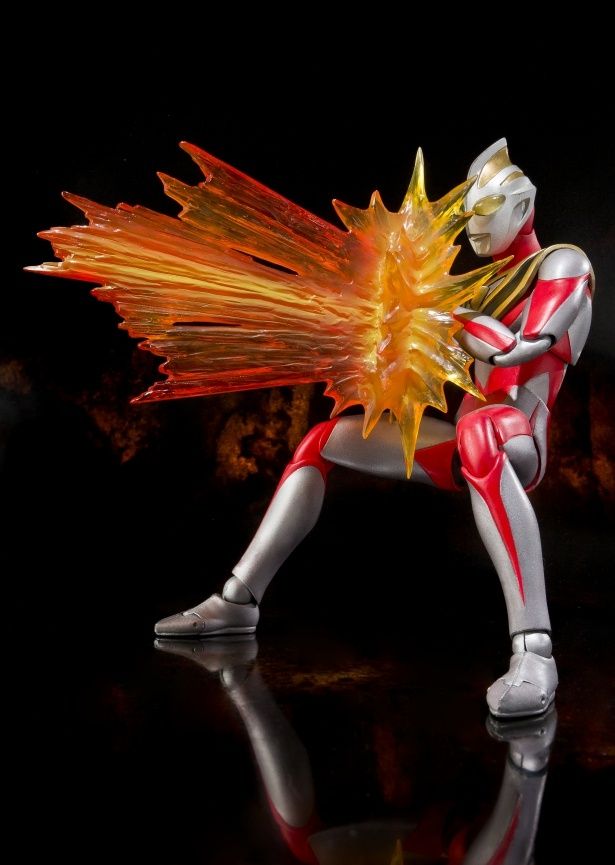 必殺技のエフェクトも数種付属する(「ULTRA-ACT ウルトラマンガイア(V2)」)