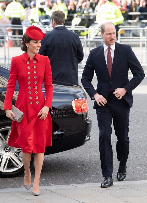 キャサリン妃の着回し赤コートはウィリアム王子と合わせたコーデ
