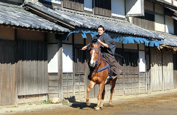 吉岡伝七郎役の武智健二