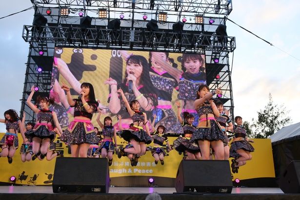 アイドルのライブなども実施されるエンターテインメントの祭典となっている