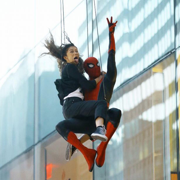 【写真を見る】超絶ワイヤーアクション！『スパイダーマン：ファー・フロム・ホーム』撮影現場