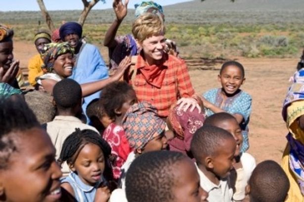 ロケ地である南アフリカに行けて本当に良かったと語るヒラリー・スワンク
