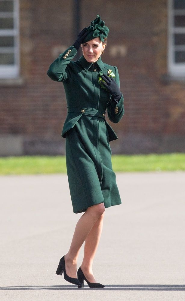 【写真を見る】さすがキャサリン妃、アイルランドに敬意を表したオールグリーンで魅了！