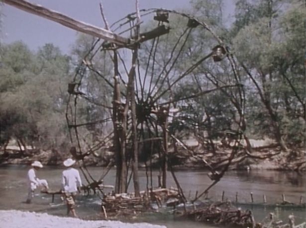メキシコ・テコマトランの揚水水車といった技術的な映像も(1975年撮影)