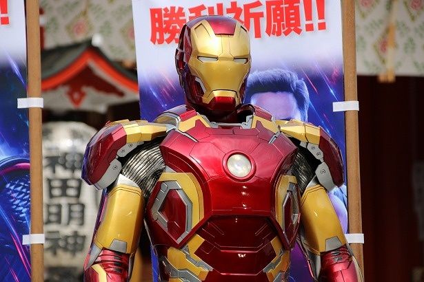 『アベンジャーズ/エンドゲーム』で宇宙を彷徨っているアイアンマン