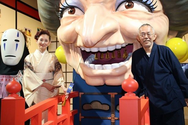 「鈴木敏夫とジブリ展」の内覧会に登壇した鈴木敏夫プロデューサーと夏木マリ