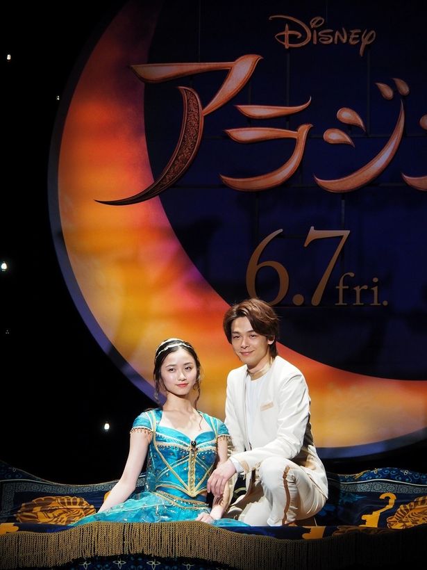 映画『アラジン』“ホール・ニュー・ワールド”お披露目イベントで生歌唱を披露した中村倫也と木下晴香