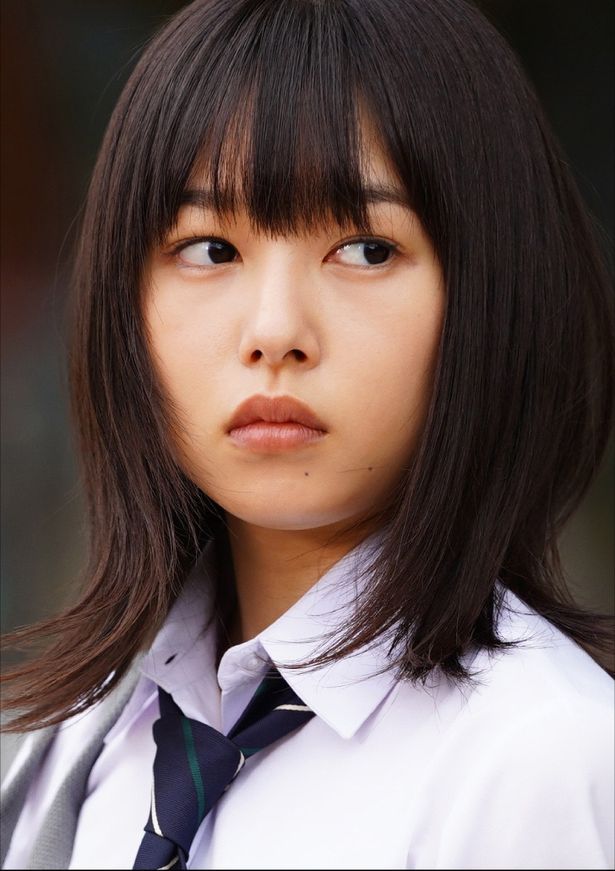 【写真を見る】冷たい視線を送る美咲役の桜井日奈子にドキッ…7名の追加キャストのビジュアルをチェック