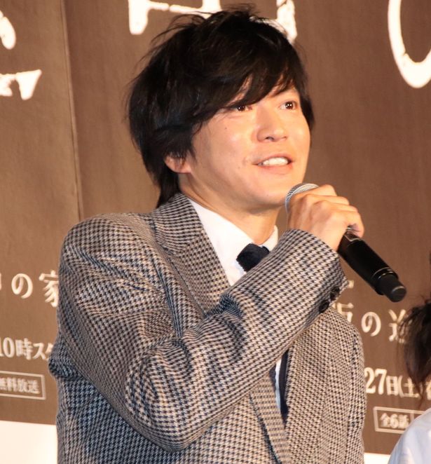 完成披露試写会に登壇した田辺誠一