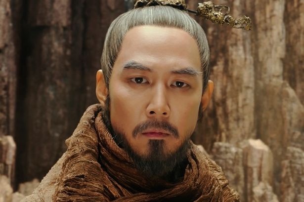 閻魔大王役には韓国で最も権威のある青龍映画賞を史上最年少で受賞したイ・ジョンジェ