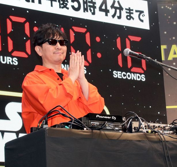 「スター・ウォーズの日」イベントに出席した☆Taku Takahashi(m-flo)