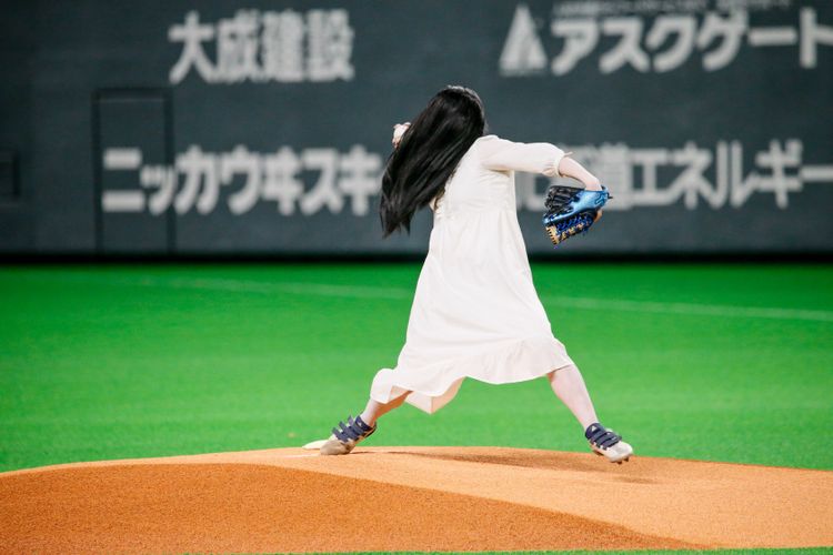 豪速球がきっと来る…貞子が4度目の始球式に登板！華麗な“呪い球”の球速は…？