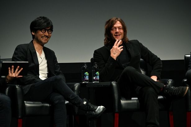 トライベッカ・トークスに登壇したゲームデザイナーの小島秀夫と俳優のノーマン・リーダス
