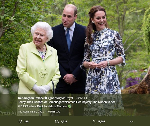 【写真を見る】キャサリン妃とウィリアム王子がエリザベス女王を庭園でおもてなし！