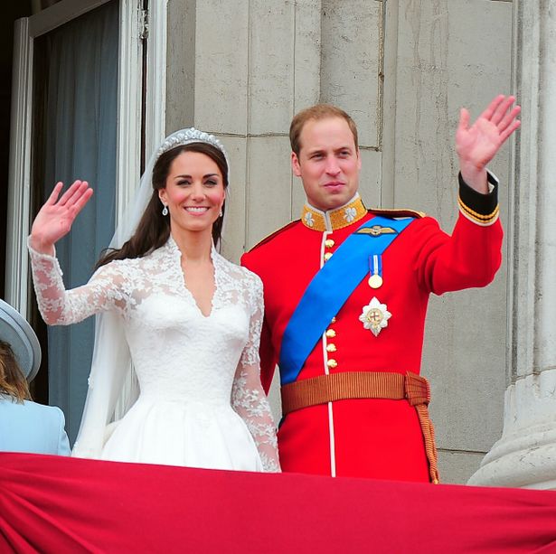 キャサリン妃の2011年結婚式のウェディングドレス姿