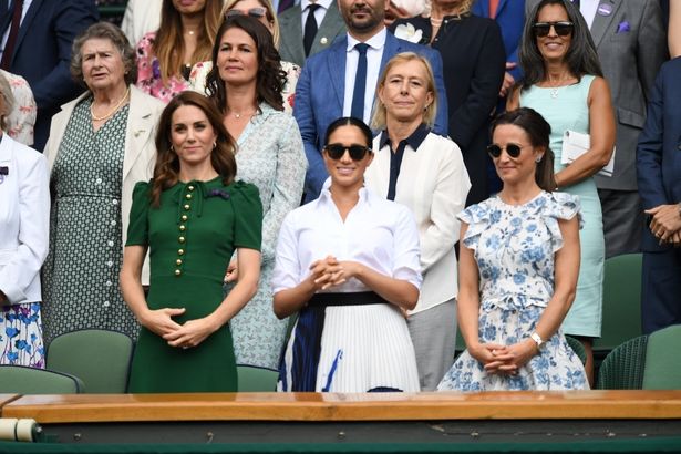 【写真を見る】キャサリン妃姉妹、メーガン妃の3ショットが実現！それぞれのテニス観戦ファッションは？
