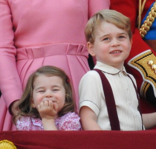 ジョージ王子とシャーロット王女、両親不在も問題なし！一般の子どもと大はしゃぎ