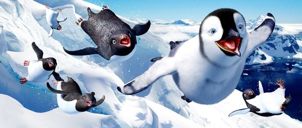 【写真を見る】変わり者の皇帝ペンギン、マンブルの大冒険を描く『ハッピー フィート』