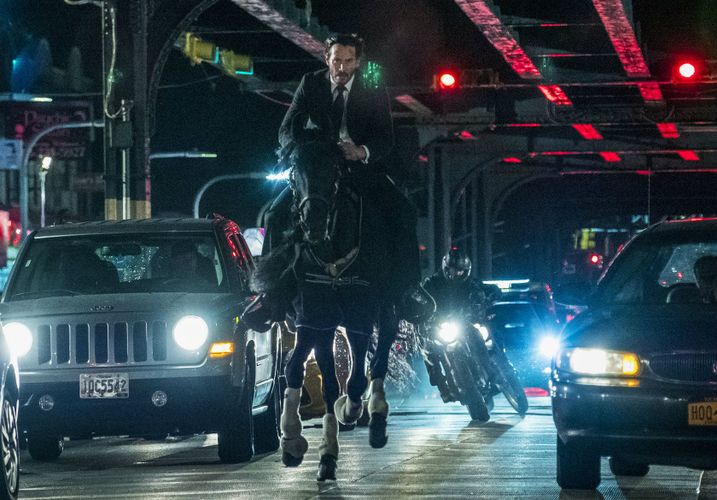 キアヌ・リーブスがNYの街を馬で駆ける！『ジョン・ウィック』最新作、壮絶アクションがお目見え