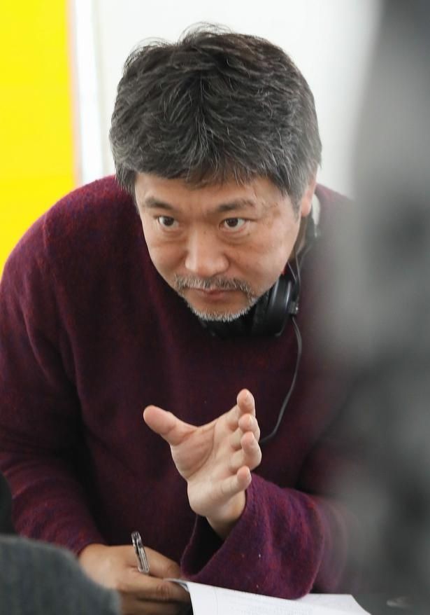 【写真を見る】是枝裕和、日本人監督初の快挙！ヴェネチア国際映画祭のオープニングを飾ることが決定