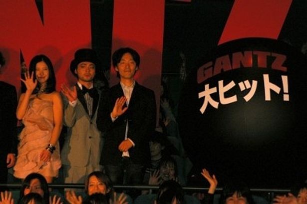 『GANTZ』初日舞台挨拶に登壇した左から、吉高由里子、山田孝之、佐藤信介監督