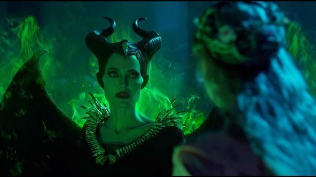 エル ファニングの希望で実現 ピンクのドレスをまとったオーロラ姫の姿が解禁に 画像3 4 Movie Walker Press