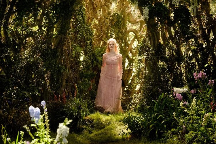 エル・ファニングの希望で実現！ピンクのドレスをまとったオーロラ姫の姿が解禁に