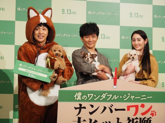 アンジャッシュと早見あかりが愛犬と大ヒット祈願 犬を飼っていない人にも観てほしい 最新の映画ニュースならmovie Walker Press