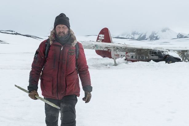 マッツ・ミケルセンが北極でサバイバルを繰り広げる男を演じる
