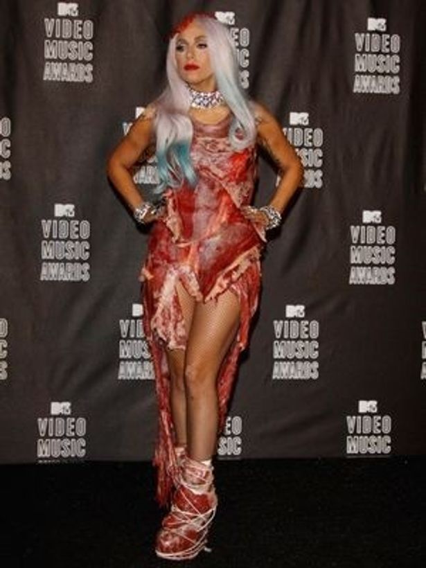 【写真】周囲を驚かせたレディー・ガガの生肉ドレス