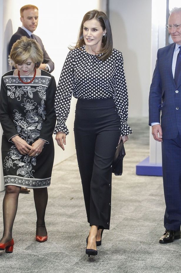 スペインのレティシア王妃も取り入れている白黒ファッション