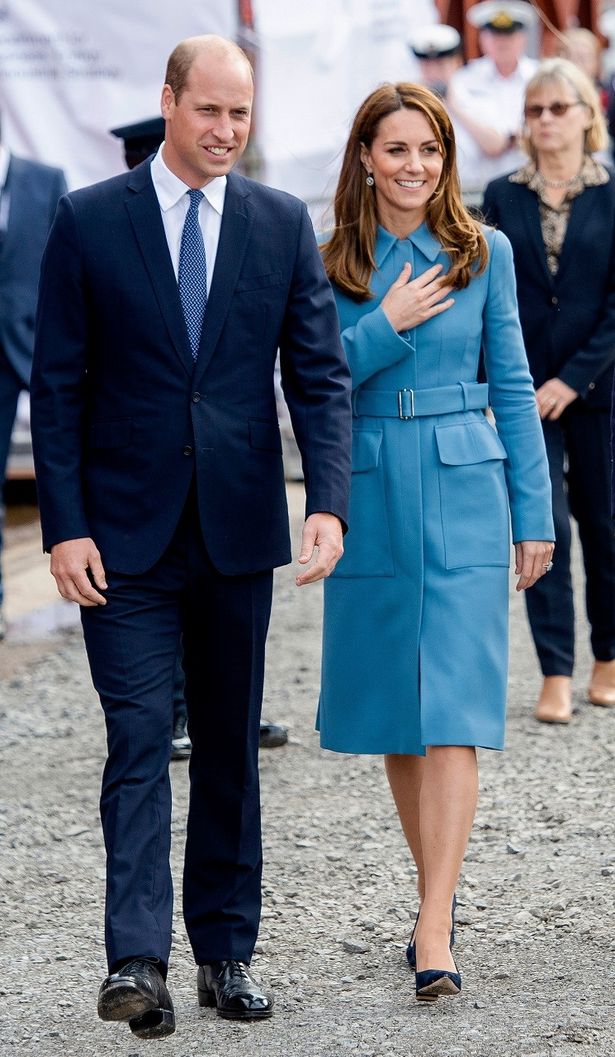 【写真を見る】何度見ても美しい！鮮やかブルーのコートドレスで公務に出席したキャサリン妃