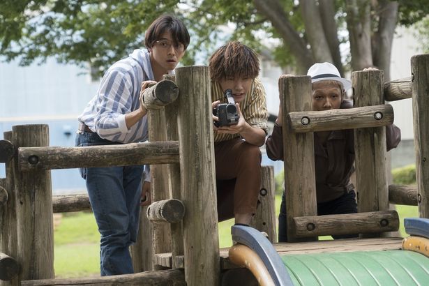 『HAZARD』を彷彿させる3人の青年を演じるのは満島真之介、YOUNG DAIS、長谷川大