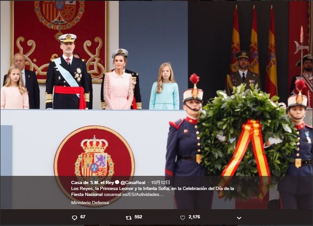 フェリペ6世国王と、ピンクドレスのレオノール王女、ブルードレスのソフィア王女と共に公務へ