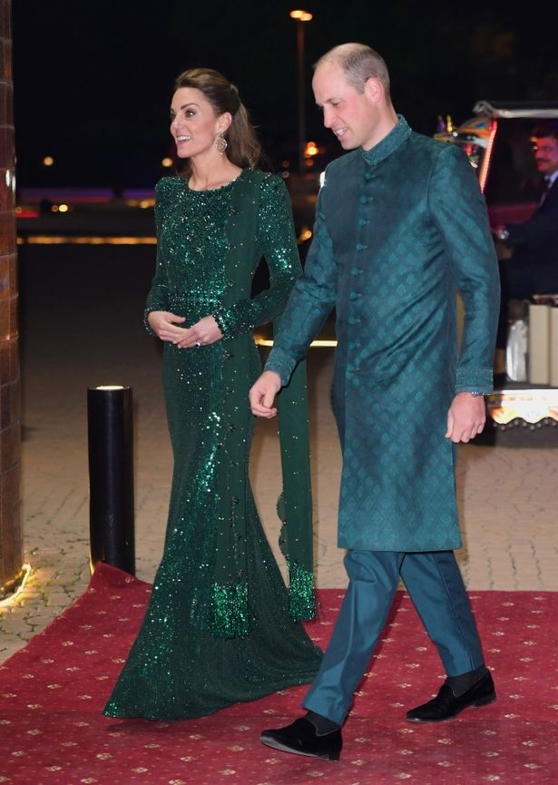 スーツの多いウィリアム王子が、キャサリン妃とお揃いのグリーンの衣装で登場